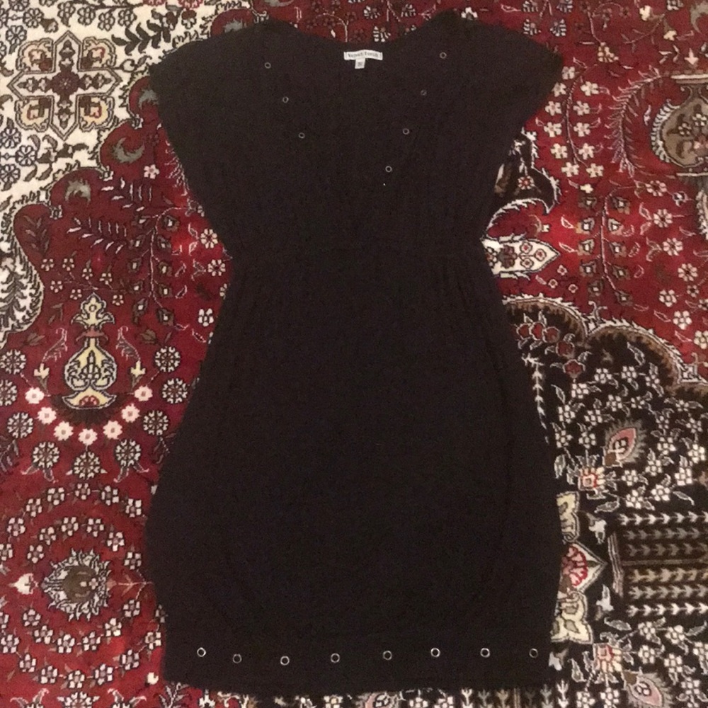 🌈Stretchy black top with brass eyelets